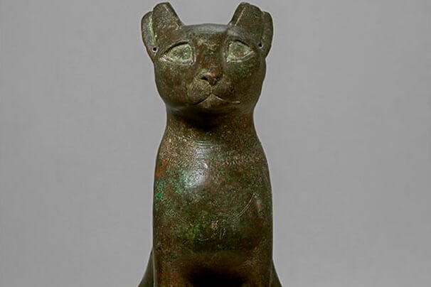 estátua de gato egípcio arrematada em leilão.